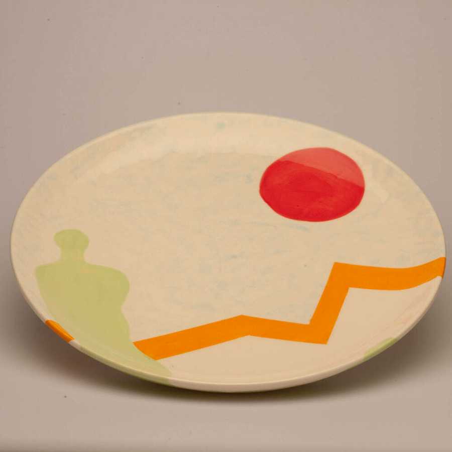 functional/dinnerware/001-Woman/4 - image - 1